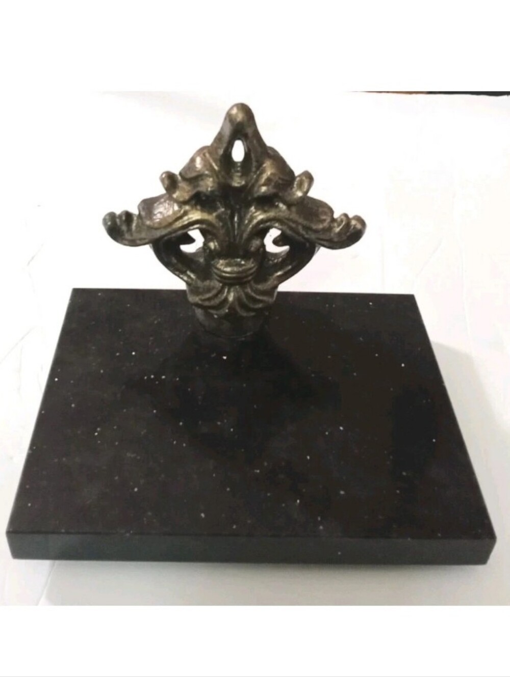 Luxurious Polished Natural Quartz Featuring Fleur-de-lis Sculpture! 7"x5.5"x.75"